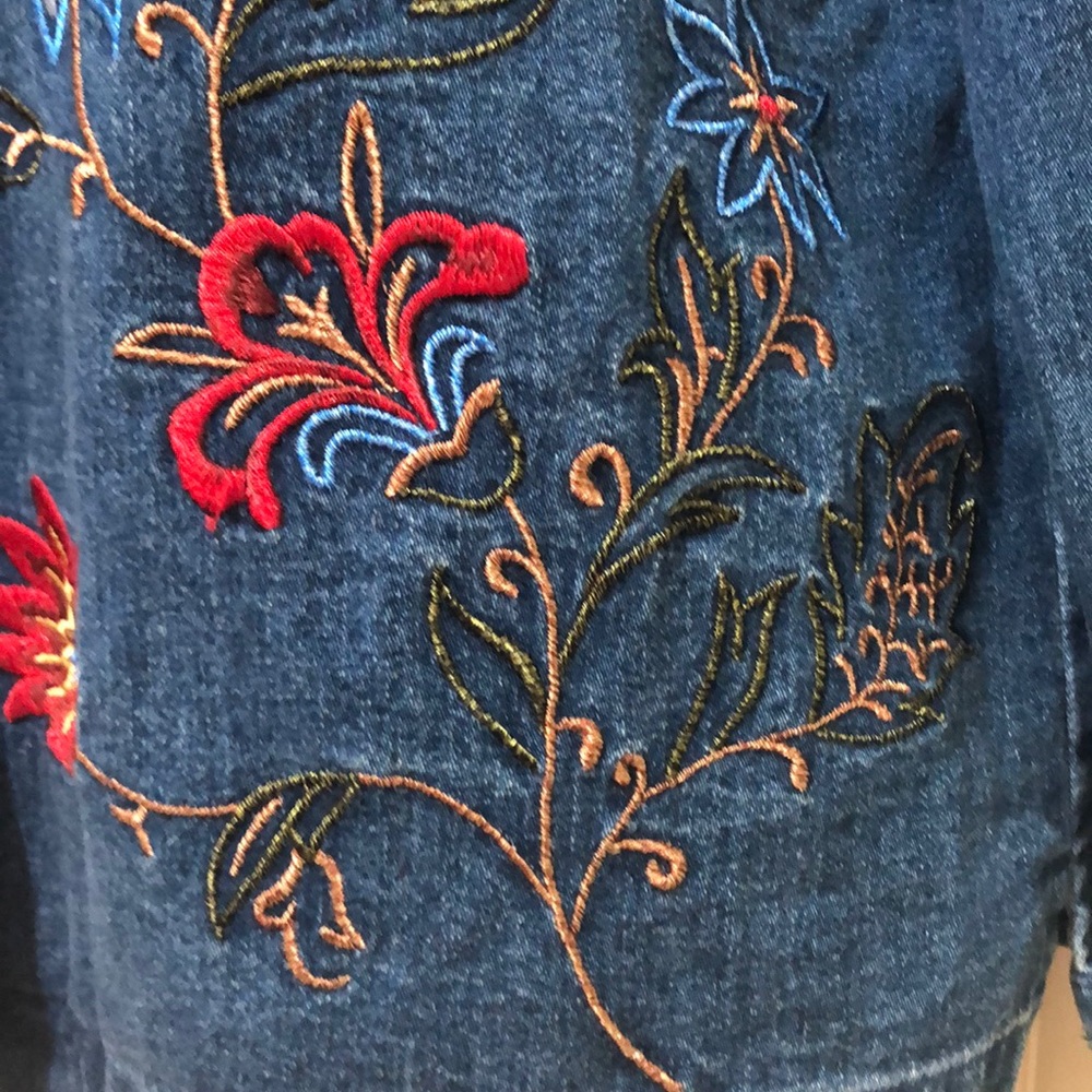 Like New Coldwater Creek Embroidered Shirt Size M - Picture 3 of 6